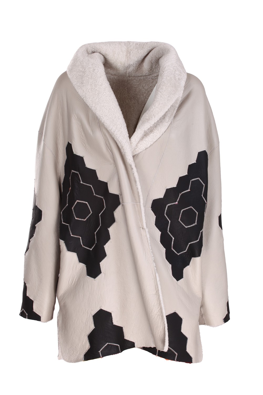 shop BENEDETTA NOVI Sales Giacchetto: Benedetta Novi cappotto intarsiato.
Reversibile.
Collo sciallato.
Composizione: 100% pelle di ovino.
Made in Turkey.. DELI SHORT INTARSIO-IVORY number 9771483